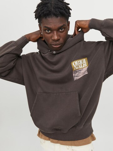 JACK & JONES Sweatshirt in Braun