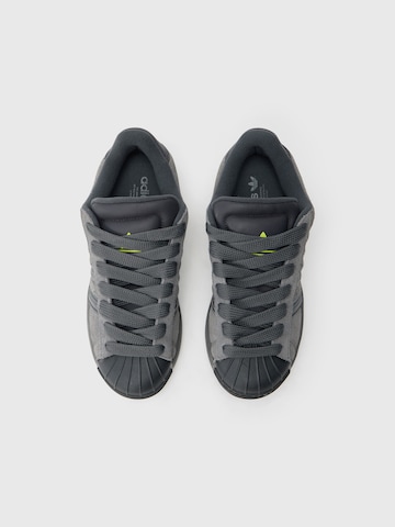 ADIDAS ORIGINALS Trampki niskie 'SUPERSTAR ST' w kolorze szary