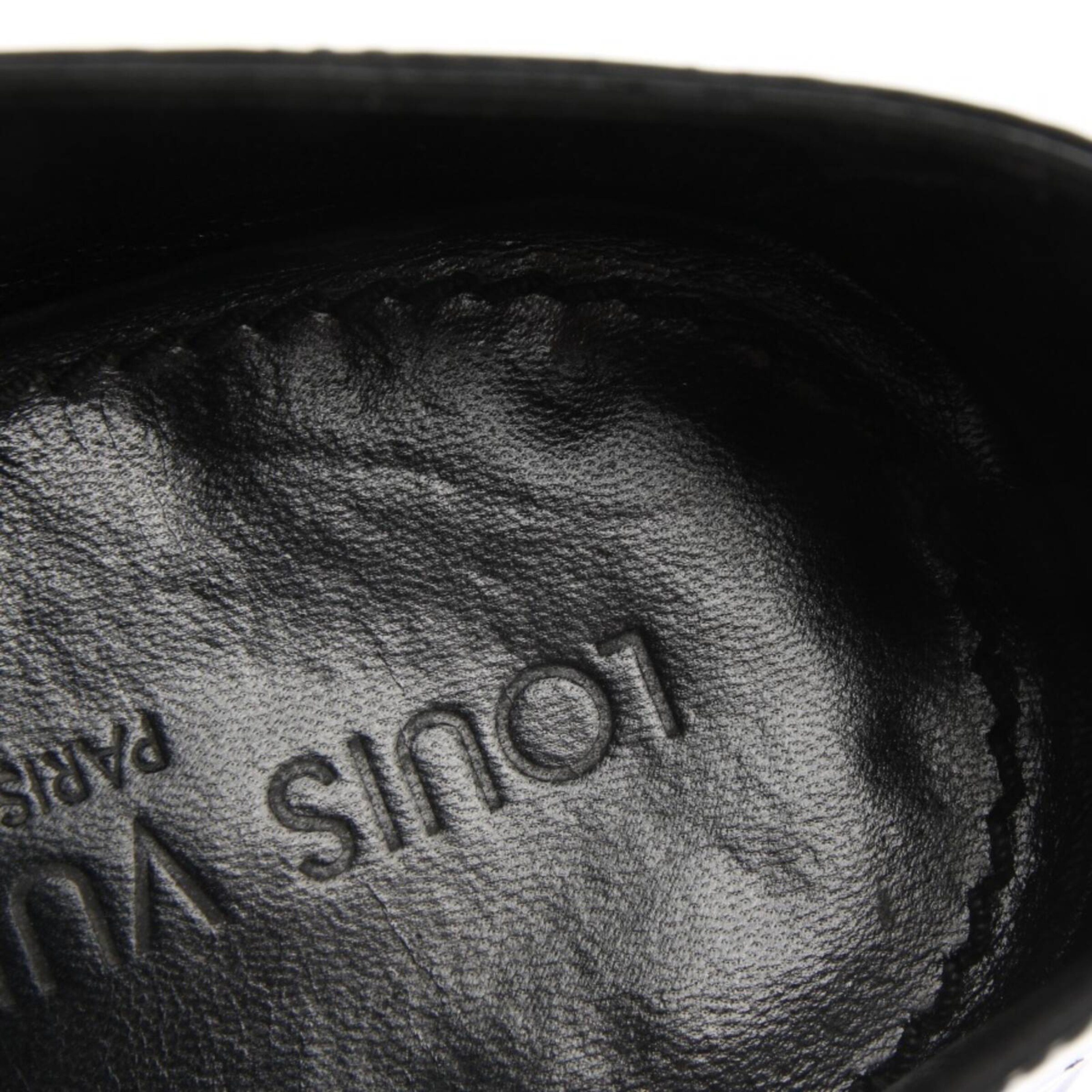 Louis Vuitton Flats & Loafers in 43 in Black