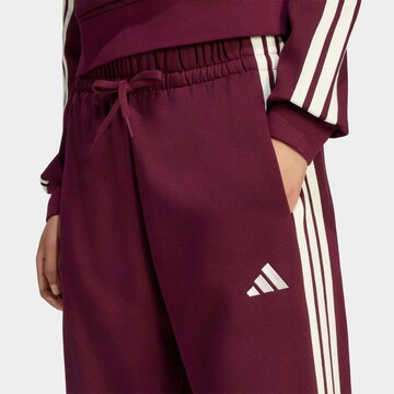 ADIDAS SPORTSWEAR Ozke Športne hlače 'Essentials' | rdeča barva