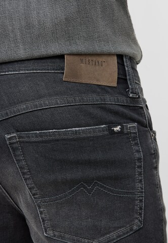 MUSTANG Regular Jeans in Schwarz