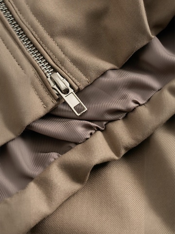 Noella Vest ' N-Melany ' in Brown