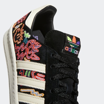 ADIDAS ORIGINALS Ниски маратонки 'Campus 80s Pride' в пъстро