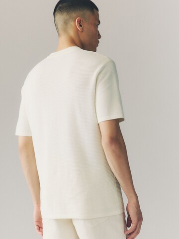 Tricou de la Next pe alb