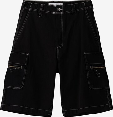 Bershka Cargo Pants in Black: front