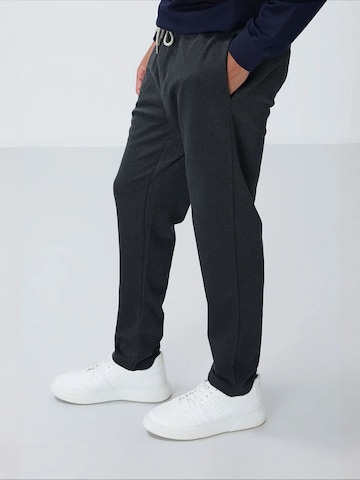 Tommy Life Tapered Sports trousers 'Jogginghose' in Grey