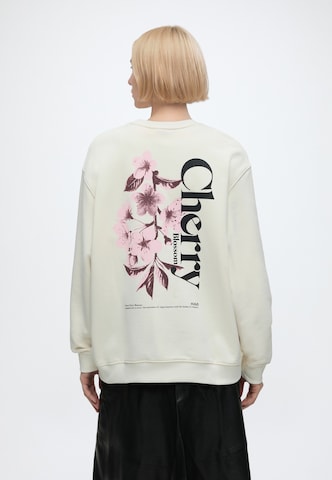 HUGO Sweatshirt 'Classic' in White: front