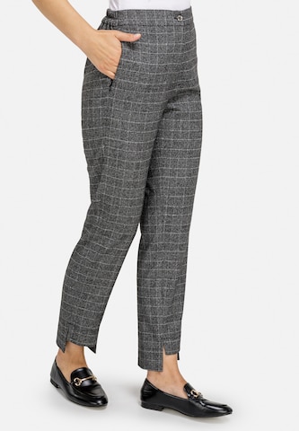 Coupe slim Pantalon HELMIDGE en gris : devant