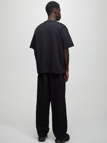 Pull&Bear Loose fit Pleat-front trousers in Black