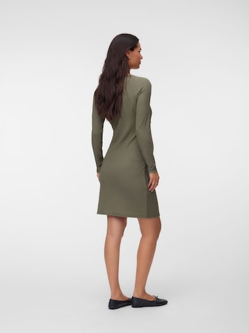Abito 'MLEVELINE' di MAMALICIOUS in verde
