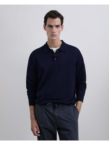 Pulover de la Scalpers pe albastru: față