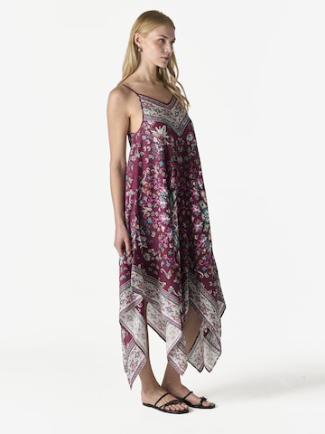 KOROSHI Mekko värissä punainen