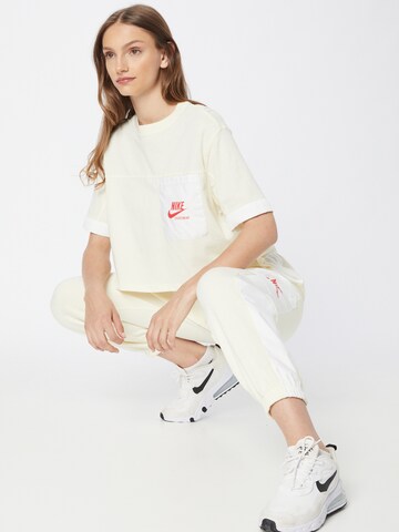 Nike Sportswear T-Shirt in Gelb