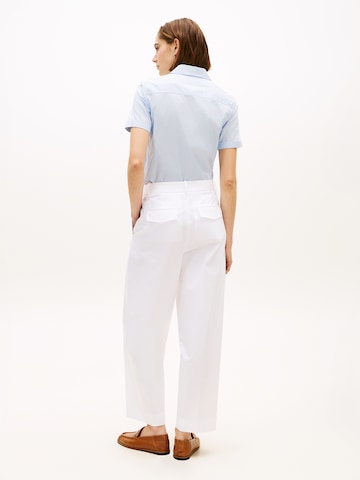 TOMMY HILFIGER Ohlapna forma Hlače z naborki | bela barva