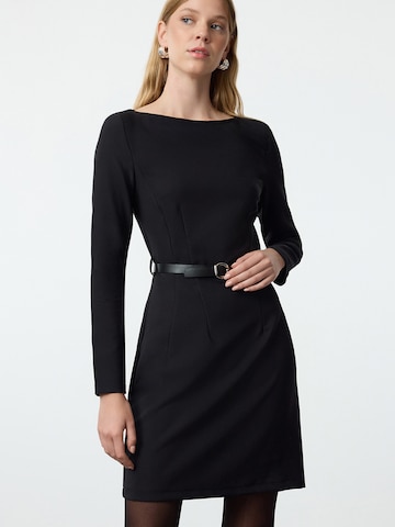 Trendyol Jurk in Zwart: voorkant