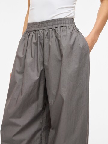 Tapered Pantaloni 'VIEmilie' di VILA in grigio