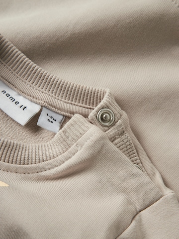 Sweat 'NBMHALL' NAME IT en gris