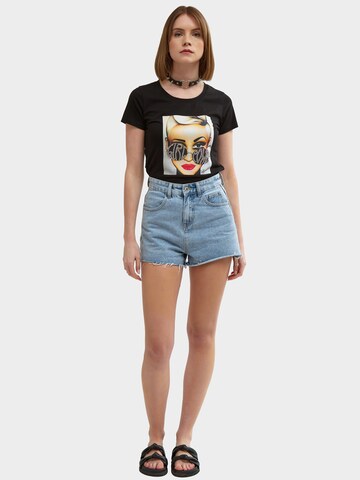 Influencer T-Shirt in Schwarz