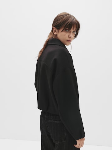 Pull&Bear Prehodna jakna | črna barva