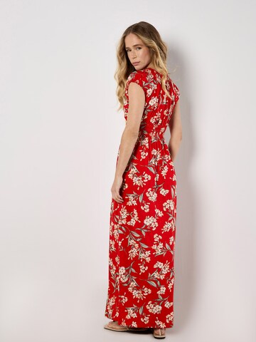 Apricot Kleid in Rot