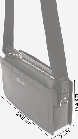 Calvin Klein - Bolso de hombro en negro