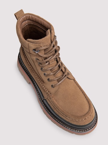Botine de la Ombre pe bej