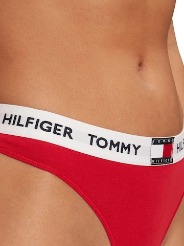 TOMMY HILFIGER Kalhotky 'Tommy Hilfiger Red Thong' – červená