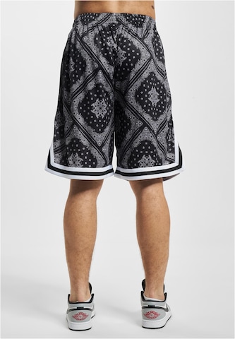 Karl Kani Loosefit Shorts in Schwarz