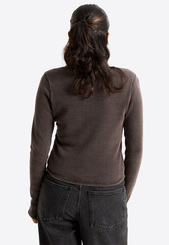 VANS Shirt 'Teri' in Bruin