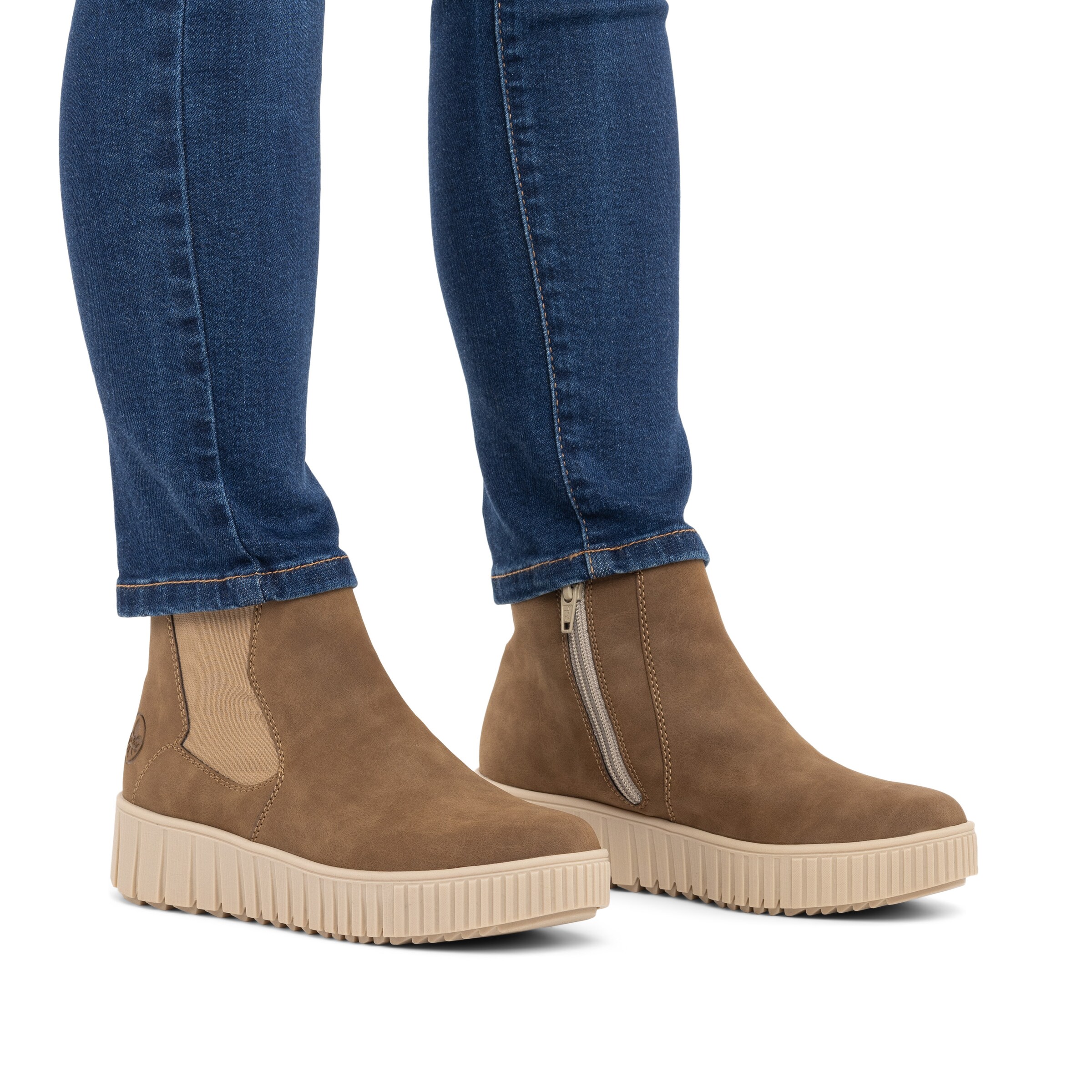 Bottines Rieker en marron : devant