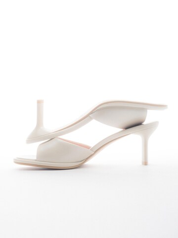 Estro - Zapatos abiertos '247-9635' en blanco