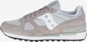 Saucony Originals Matalavartiset tennarit 'SHADOW' värissä harmaa: etupuoli