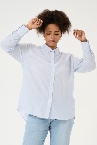KAFFE CURVE Blouse 'Milana' in Blauw: voorkant