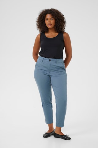 Coupe slim Pantalon chino 'KCLeana' KAFFE CURVE en bleu : devant