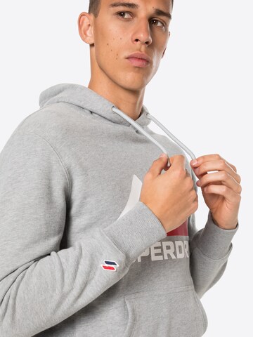 Sweat de sport Superdry en gris