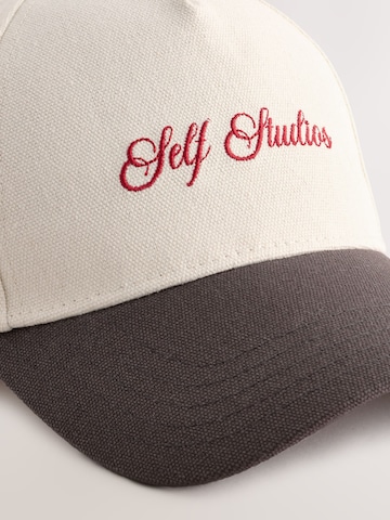 self. Cap in Beige