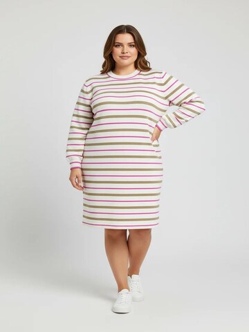 Shape Of You Kleid in Weiß: Vorderseite