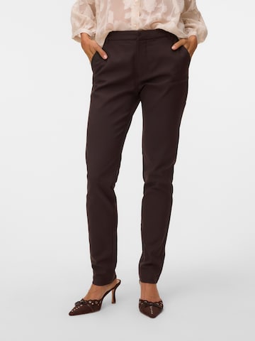 VERO MODA Úzky strih Chino nohavice - Hnedá: predná strana