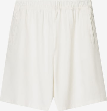 BershkaLoosefit Hlače - bijela boja: prednji dio