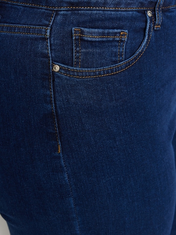 Evazați Jeans de la Trendyol Curve pe albastru