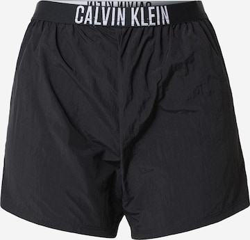 Calvin Klein Swimwear Шорти за плуване в черно: отпред