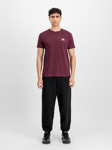 ALPHA INDUSTRIES T-shirt i röd: framsida
