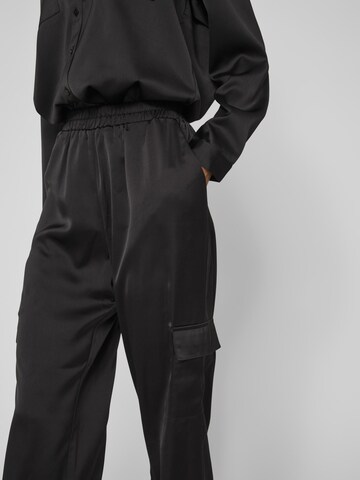 VILA Regular Cargohose in Schwarz