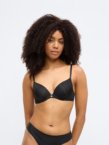 Hunkemöller T-shirt Bra 'P&M' in Red: front