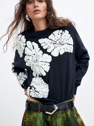 juoda Desigual Megztinis