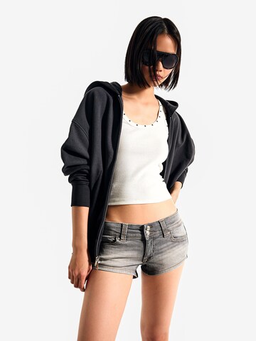 Coupe slim Jean Bershka en gris : devant