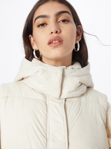 Gilet 'Birka' ABOUT YOU en blanc