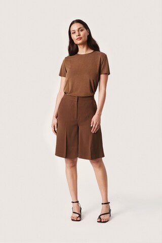 SOAKED IN LUXURY Loose fit Trousers with creases 'Bruna' in Brown