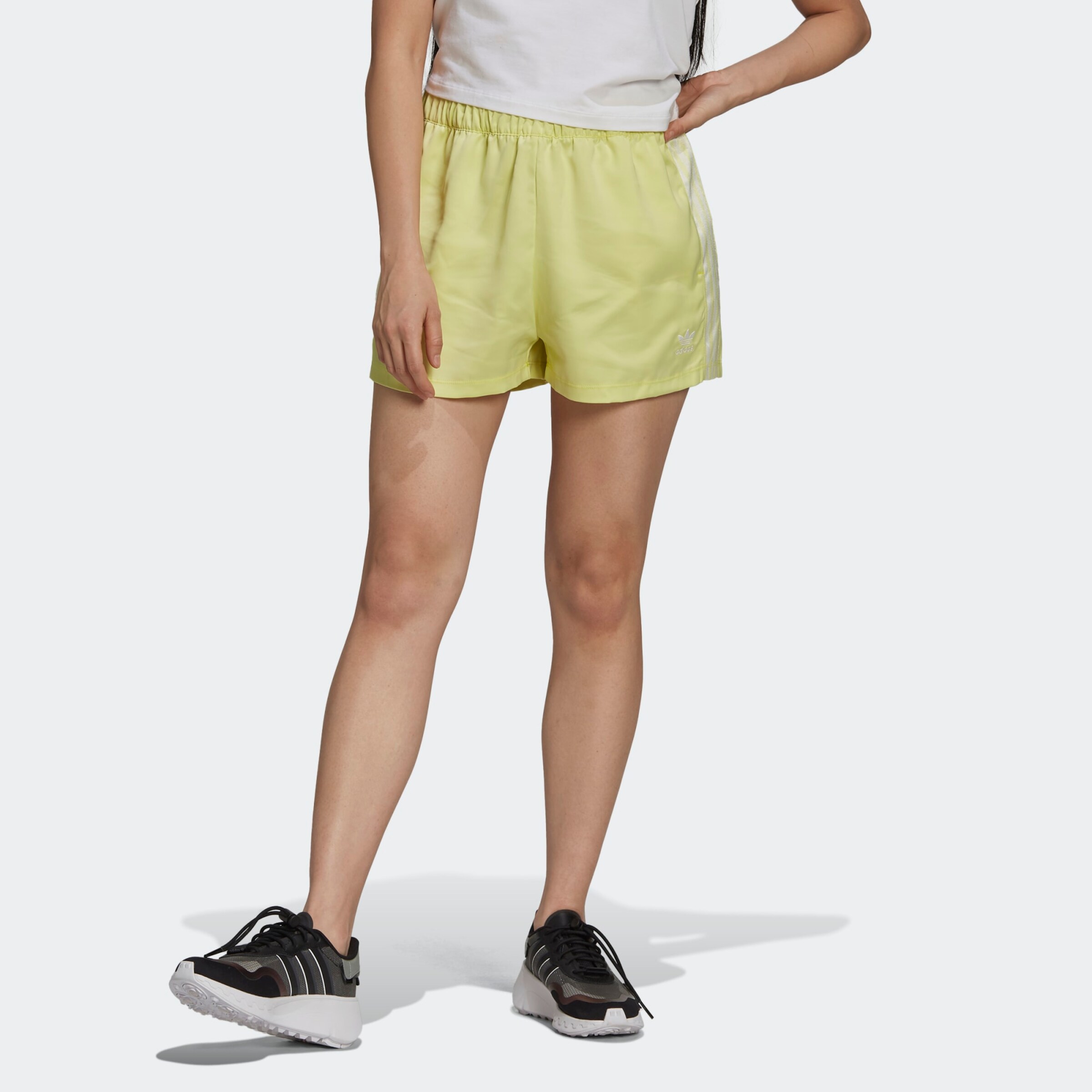 Frauen Große Größen ADIDAS ORIGINALS Shorts in Gelb - OW08765