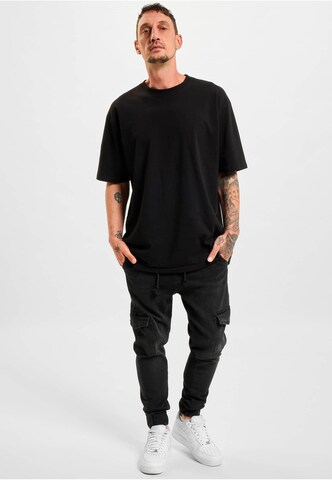 2Y Premium Tapered Cargo jeans in Black